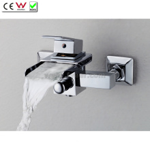 Zwei Löcher Wand montiert Wasserfall Messing Bad Tap Wasserhahn (QH0510W)